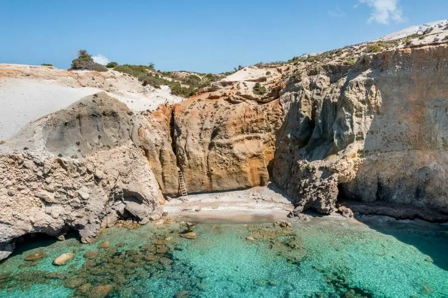 Plage de Tsigrado, Milos