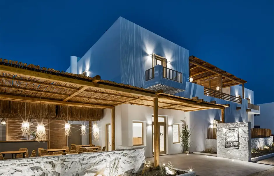 Arco Solium Suites. Milos, Grèce. Travelplusstyle.com Arco Solium Suites. Milos, Grèce. Travelplusstyle.com