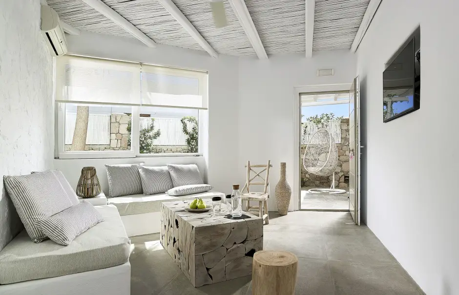 Delmar Apartments & ; Suites, Pollonia. Milos, Grèce. Travelplusstyle.com Delmar Apartments & ; Suites, Pollonia. Milos, Grèce. Travelplusstyle.com