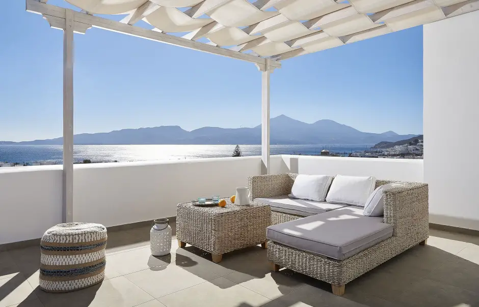 Santa Maria Luxury Suites, Adamas. Milos, Grèce. Travelplusstyle.com Santa Maria Luxury Suites, Adamas. Milos, Grèce. Travelplusstyle.com