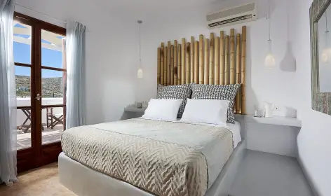 Mirabeli Apartments & ; Suites, Pollonia. Milos, Grèce. Travelplusstyle.com Mirabeli Apartments & ; Suites, Pollonia. Milos, Grèce. Travelplusstyle.com