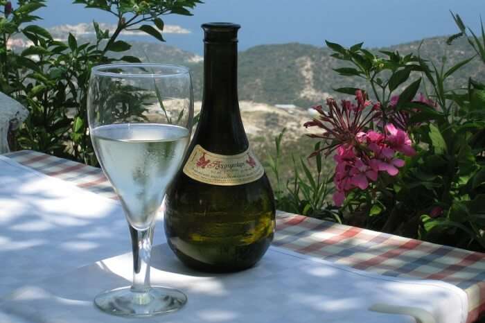 12 délices grec à déguster à Athènes 7 Retsina