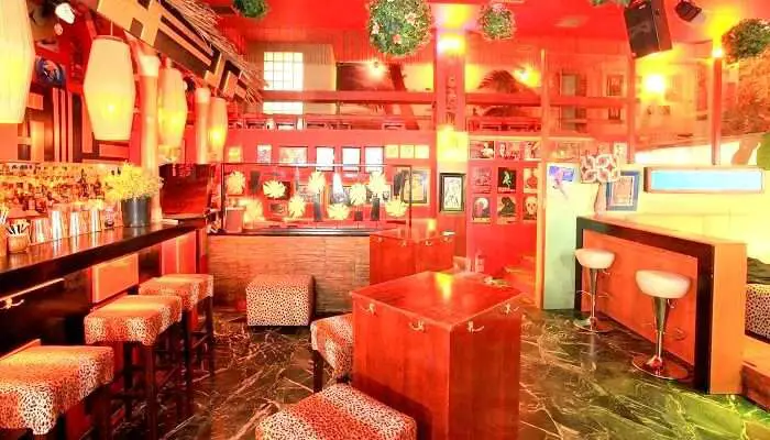 15 meilleurs endroits pour profiter de la vie nocturne et des soirées en Grèce 5 Tiki Bar à Athènes Grèce