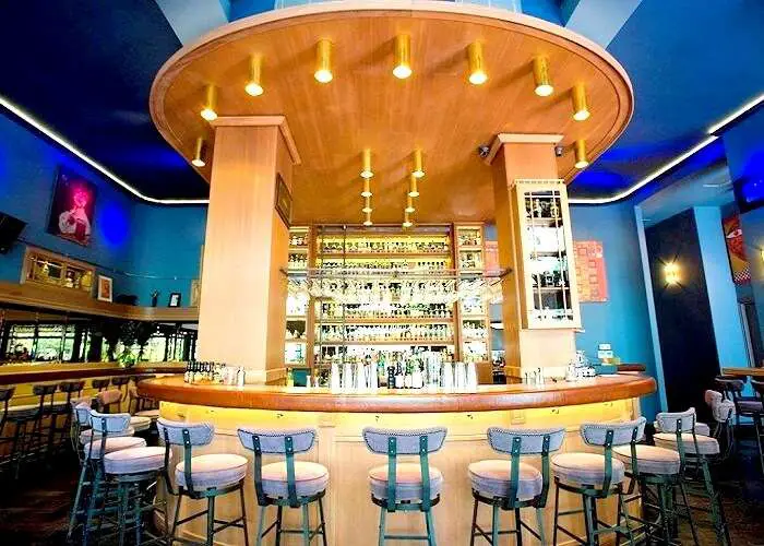 15 meilleurs endroits pour profiter de la vie nocturne et des soirées en Grèce 6 CV Distiller à Athènes Grèce