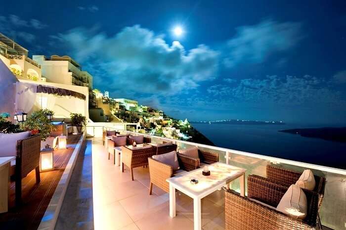 15 meilleurs endroits pour profiter de la vie nocturne et des soirées en Grèce 14 Crystal Bar à Santorini Grèce
