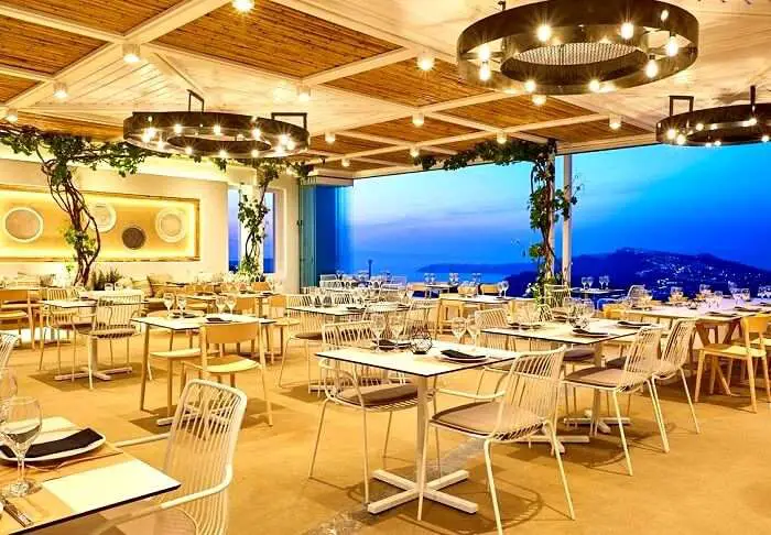 Restaurant Pyrgos Santorini Grèce