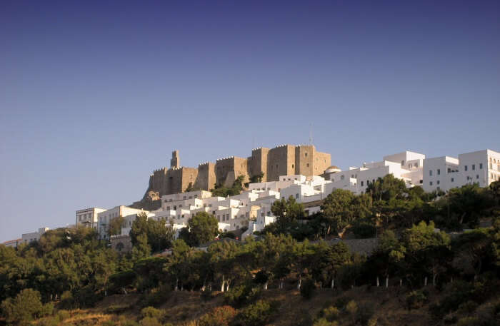 Partir en Grèce en Avril : guide de voyage du printemps 7 Patmos