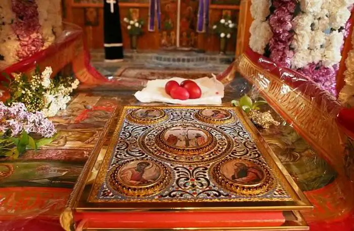Partir en Grèce en Avril : guide de voyage du printemps 11 Célébrations de la Pâque orthodoxe en avril