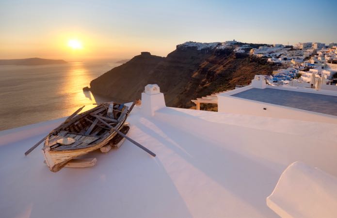 Hôtels de Fira avec vue sur le coucher de soleil.