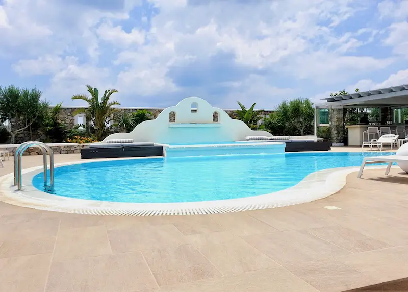 Les meilleurs hôtels pas cher de Santorin, pour des vacances sans exploser son budget - Les meilleurs hôtels pas cher de Santorin, pour des vacances sans exploser son budget