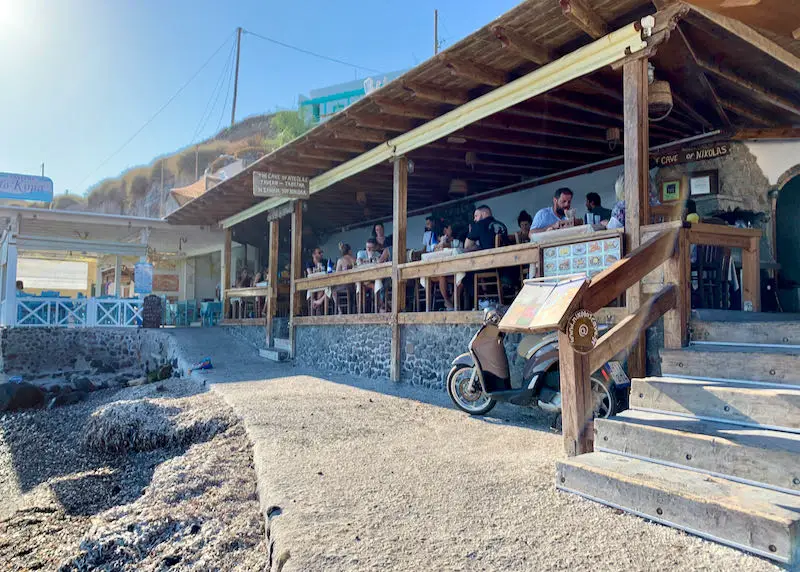 Le restaurant The Cave of Nikolas à Akrotiri, Santorin