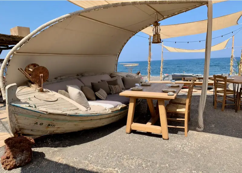 Le meilleur restaurant de plage de Santorin.