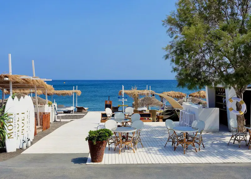 Dîner en bord de mer au Seaside by Notos sur la plage d'Agios Giorgiso, Santorin