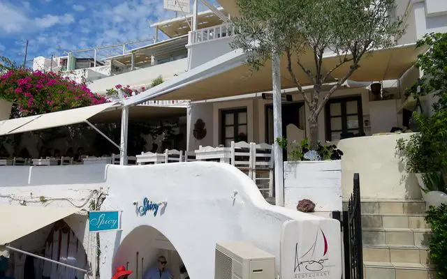 Meilleur restaurant de Fira avec vue sur le volcan de la caldeira.