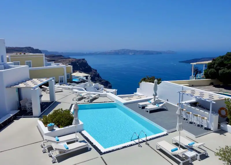 Hôtel familial avec grande piscine à Fira.