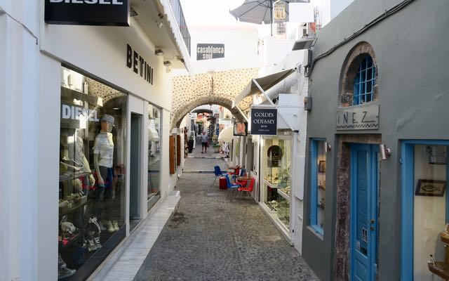 Les boutiques de Fira.