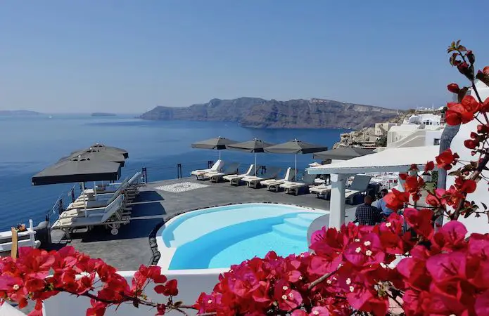 Piscine et vue à l'Andronis Boutique Hotel