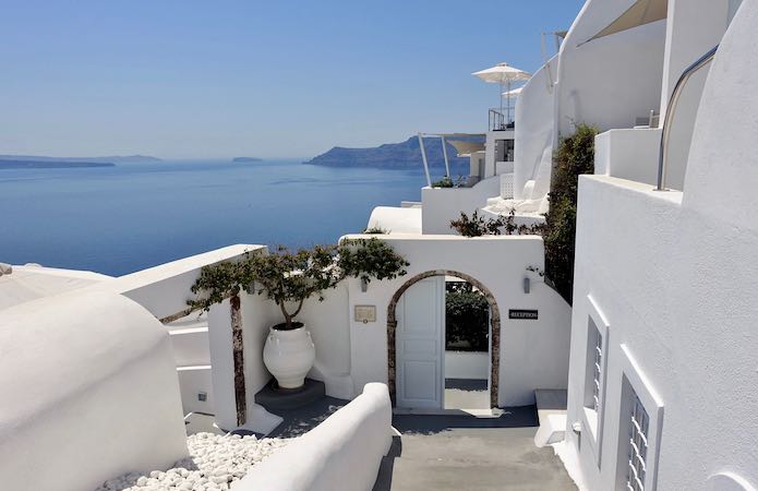 L'entrée et la vue de l'hôtel Canaves Oia