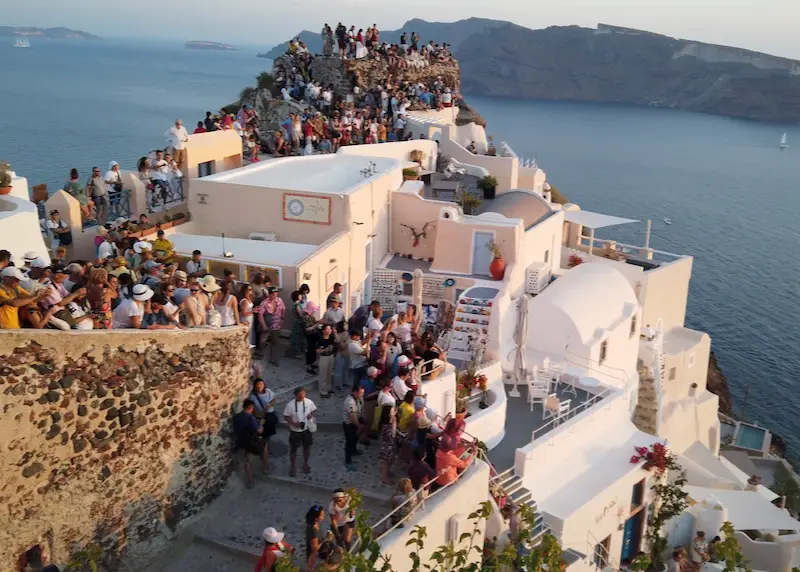 oia sunset crowds