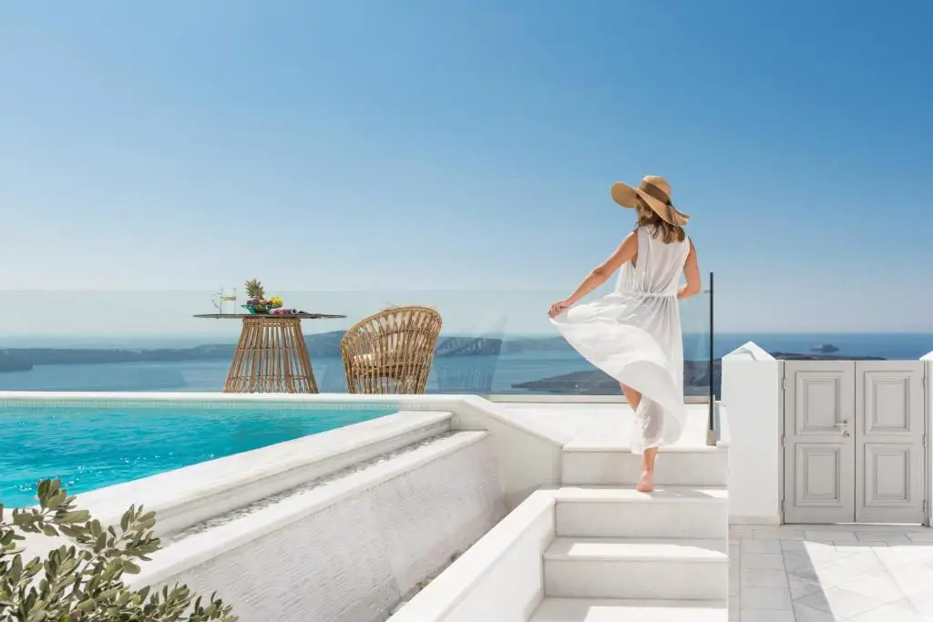 25 hôtels avec piscine privée à Santorin 2 Piscine privée avec vue incroyable sur le volcan