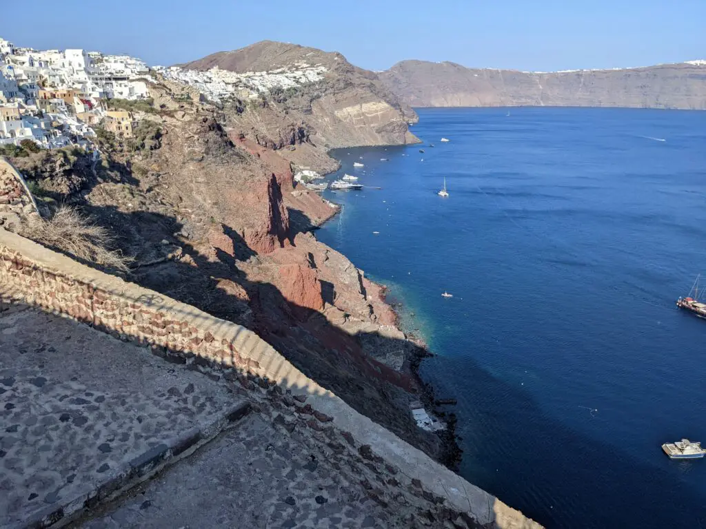 Vue sur la Caldeira de Santorin à Oia