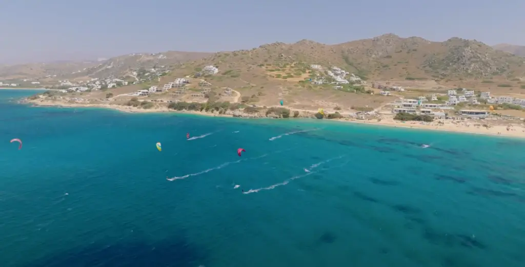Faire du kitesurf à Naxos, la meilleure période pour le vent et le soleil, l'été !