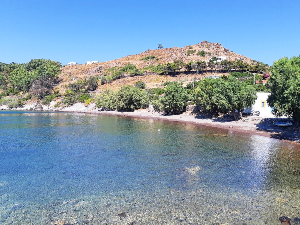 Aspri est l'une des plages isolées de Patmos.