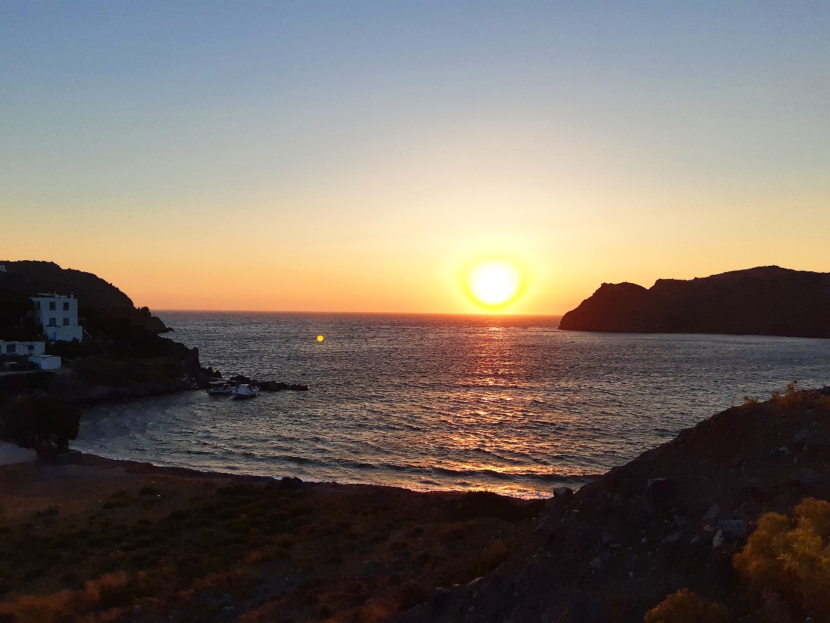 Plage de Patmos au coucher du soleil