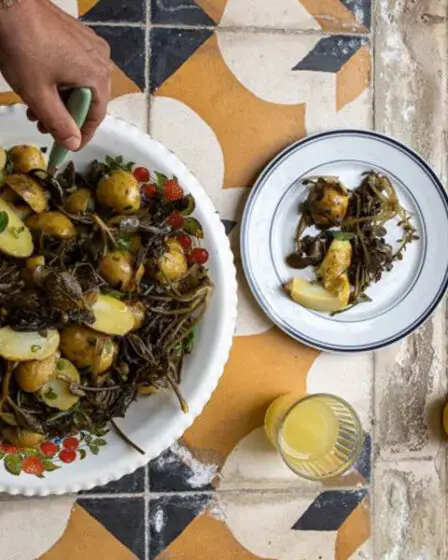 Salade de pommes de terre à la mode des îles avec câpres et fenouil de mer - Salade de pommes de terre à la mode des îles avec câpres et fenouil de mer