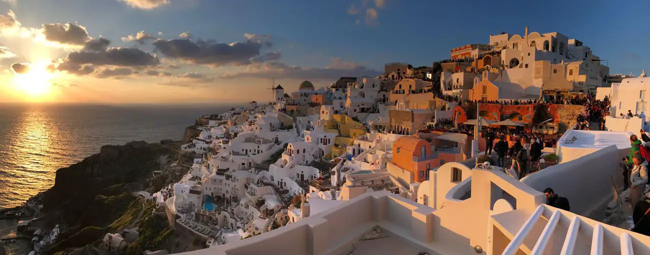 Panorama du coucher de soleil à Oia