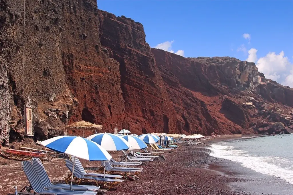 Plage rouge de l'île de Santorin