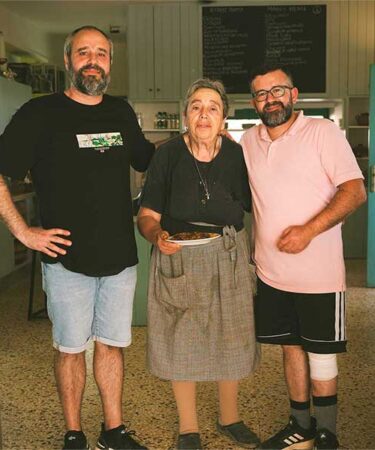 Anafi : Une journée à la Taverna Papadia au bord de la mer 3 Anafi : Une journée à la Taverna Papadia au bord de la mer - Anafi : Une journée à la Taverna Papadia au bord de la mer