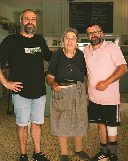 Anafi : Une journée à la Taverna Papadia au bord de la mer 1 Anafi : Une journée à la Taverna Papadia au bord de la mer - Anafi : Une journée à la Taverna Papadia au bord de la mer